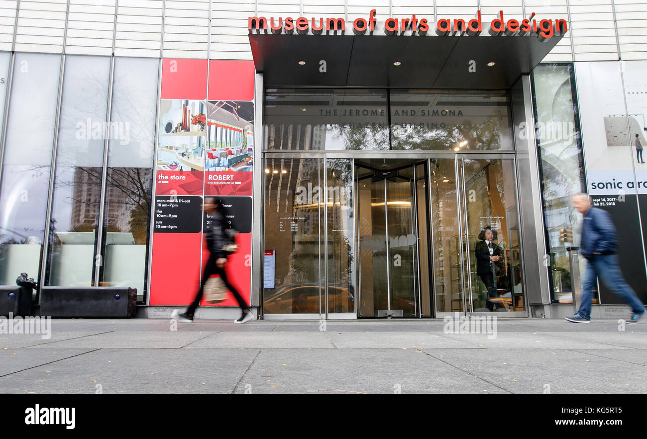 Entrata al Museo delle Arti e Design si trova a Columbus Circle in Manhattan. Foto Stock