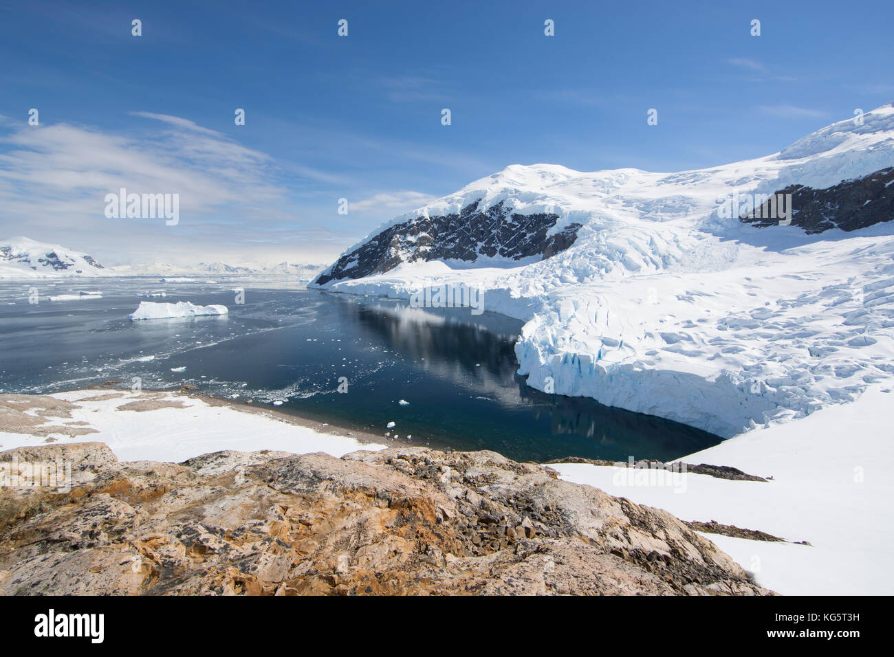 La vista dalla cima della Neko Harbour, Antartico peninsulare Foto Stock