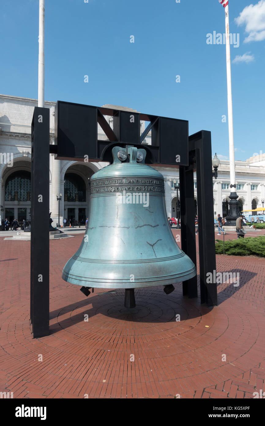 La American Legion libertà Bell fuori della Union Station, Washington DC, Stati Uniti. Foto Stock
