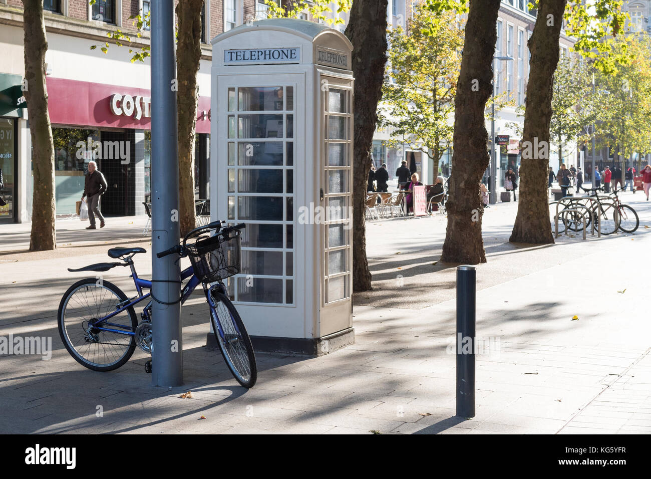 La crema K6 nella casella Telefono in Hull City center gestito da operatore telefonico KCOM Foto Stock
