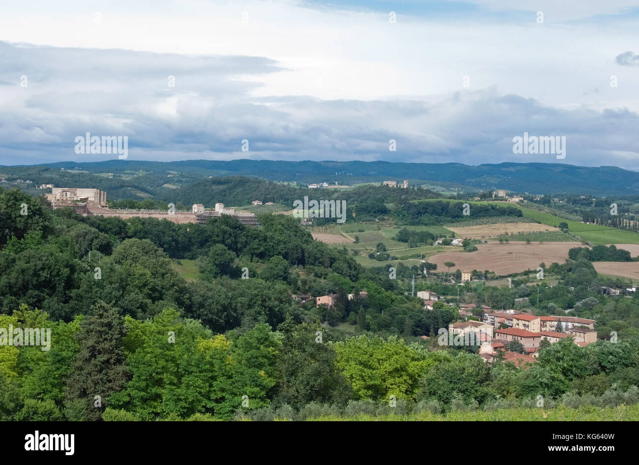 Toscana. L'Italia. Una vista del paesaggio della campagna toscana in un giorno nuvoloso Foto Stock