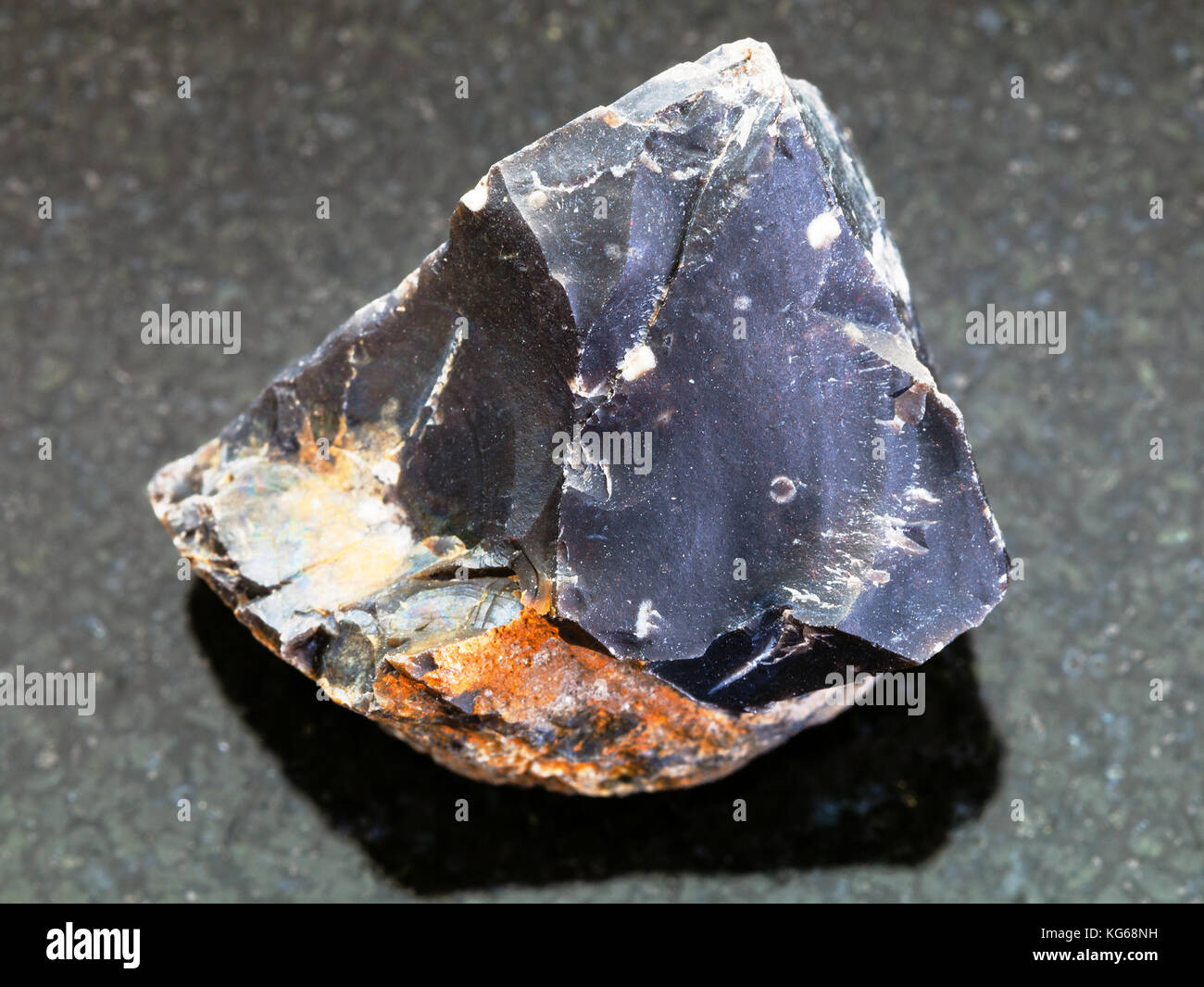 Rosa ruvida pietra focaia (Calcedonio) isolato Foto stock - Alamy