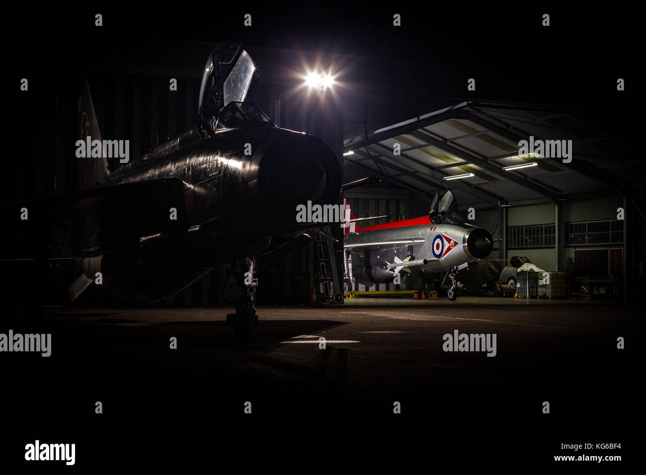 Velivolo inglese Electric Lightning shot di notte come parte di un evento serale nel novembre 2017, Bruntingthorpe, Leicestershire, Regno Unito Foto Stock