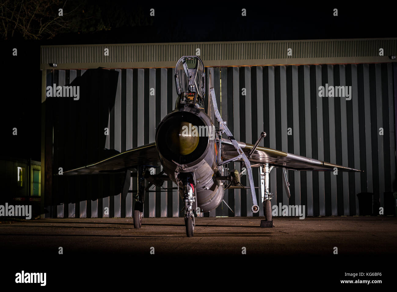 Velivolo inglese Electric Lightning shot di notte come parte di un evento serale nel novembre 2017, Bruntingthorpe, Leicestershire, Regno Unito Foto Stock