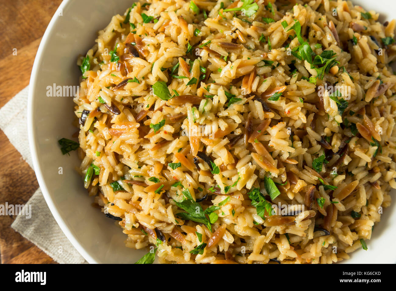 In casa salato riso pilaf con prezzemolo e spezie Foto Stock