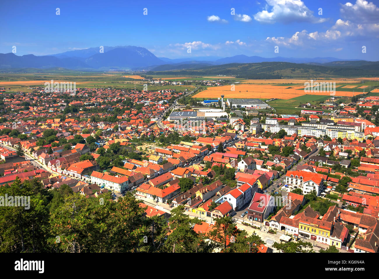 Vista aerea della città di Rasnov, contea di Brasov, Romania Foto Stock