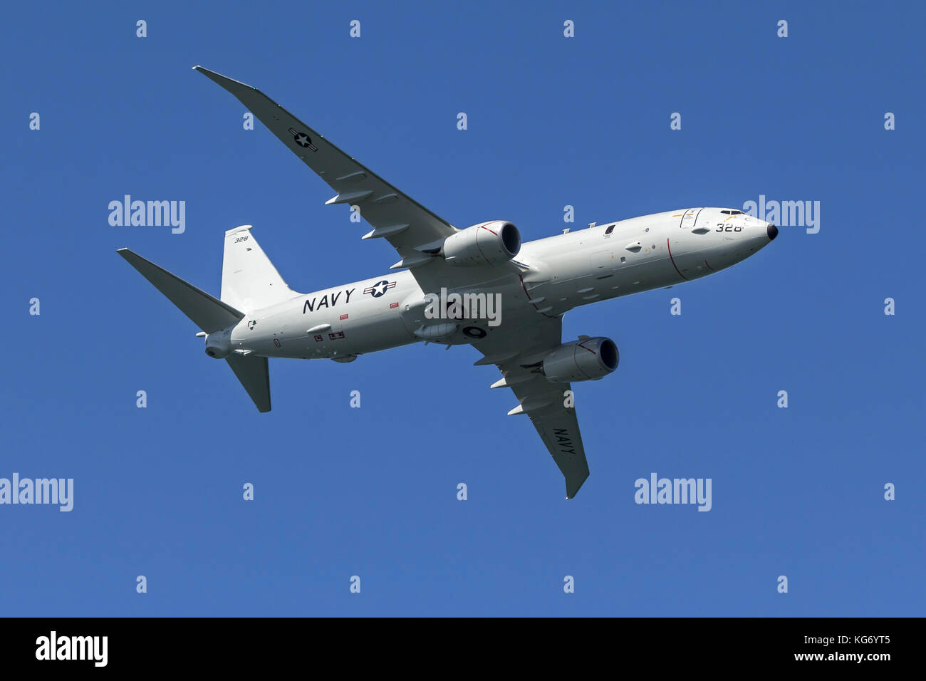 U.S Navy Boeing P-8 Poseidon in volo. Basato sul Boeing 737 prossima generazione La Poseidon opera in anti-guerra sottomarina, anti-superficie warf Foto Stock