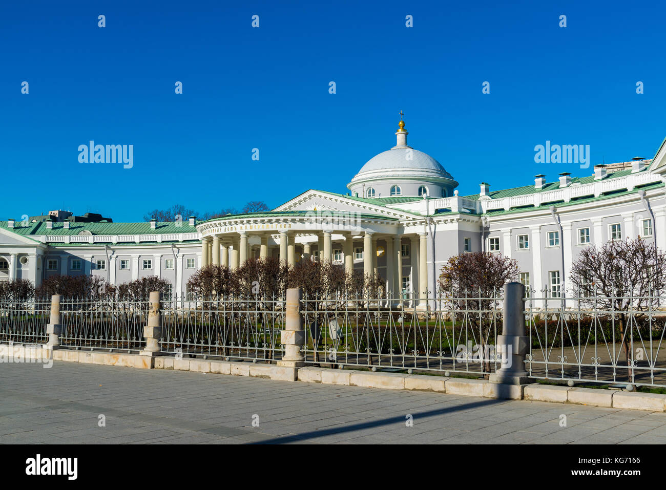 Mosca, Russia - 2 novembre. 2017. Istituto di cure di emergenza Sklifosovsky in Piazza Big Sukharevskaya Foto Stock