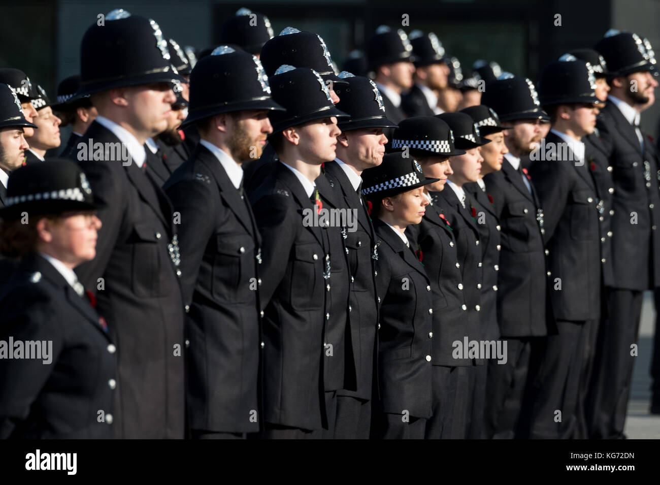 Le reclute di polizia su parade durante il Metropolitan Police Service passare fuori parade, per contrassegnare la cerimonia di laurea di 182 nuove reclute dalla met di polizia Foto Stock