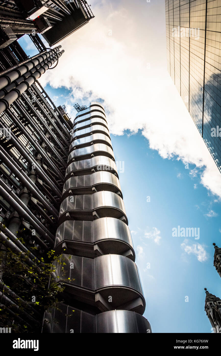 Il Lloyd Building, noto anche come Inside-Out edificio, su Leadenhall Street, London EC3, Regno Unito Foto Stock