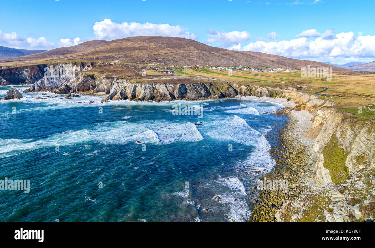 Bella rurale paese irlandese natura paesaggio dal nord ovest dell'Irlanda. scenic Achill Island lungo la selvaggia atlantic modo. famoso turismo irlandese Foto Stock