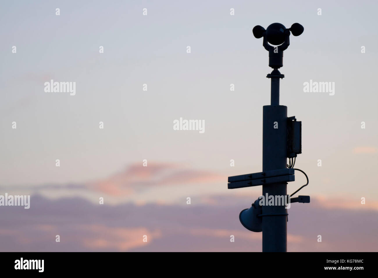 Sistema di sicurezza con telecamere al tramonto sunrise. Foto Stock