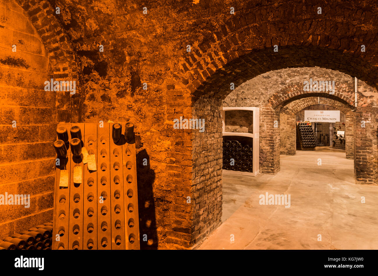 Epernay, Francia - 9 giugno 2017: Grotte di champagne charles mignon in Epernay, Francia. Foto Stock