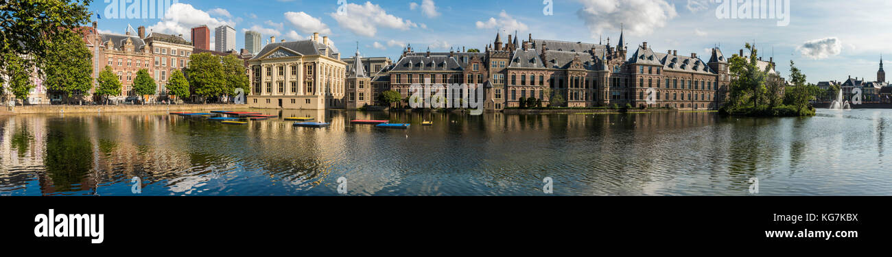 L'Aia, Paesi Bassi - 6 agosto 2017: Museo "Mauritshuis", "Torentje" del primo ministro e del parlamento olandese, di fronte al po Foto Stock
