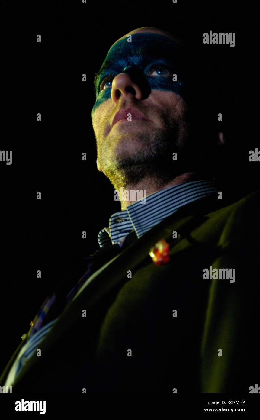 Michael Stipe, cantante del gruppo di musica REM, si esibisce a Londra, Inghilterra, Regno Unito 2004 Foto Stock