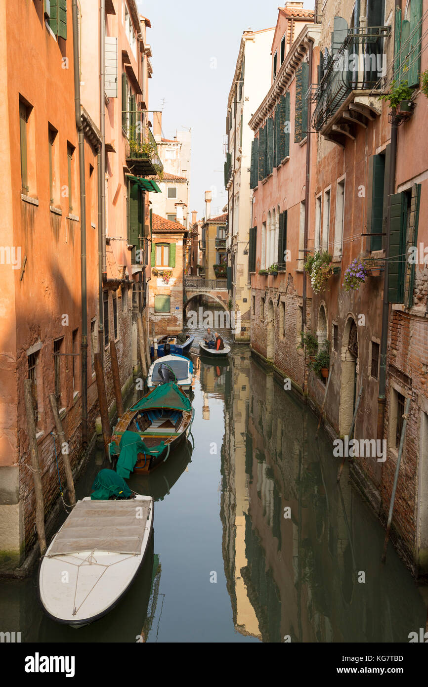 L'Italia, Venezia vista dal Ponte del Forner verso il basso una zona isolata e tranquilla zona residenziale di Canal. Foto Stock