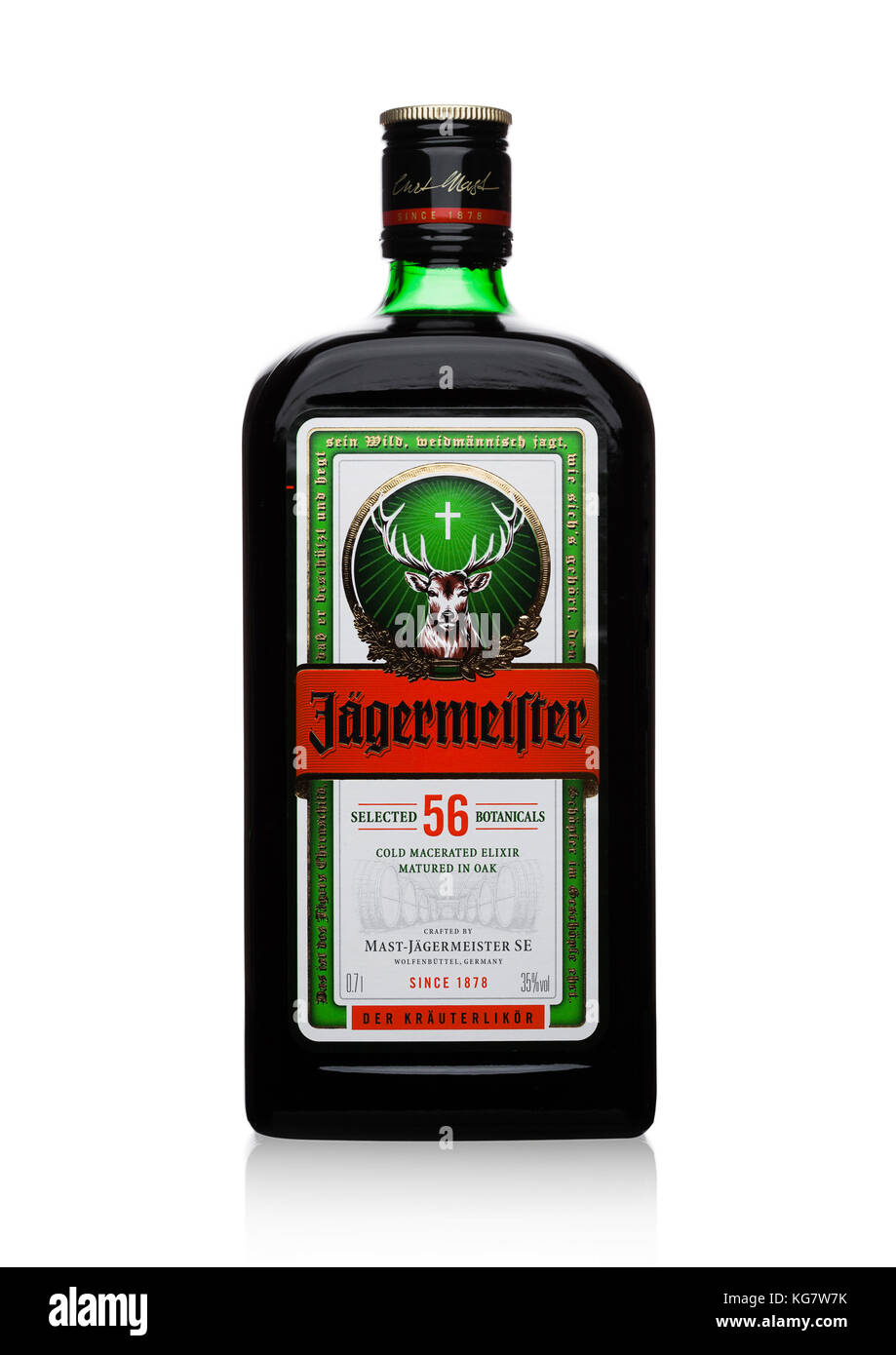LONDRA, Regno Unito - 03 NOVEMBRE 2017: Bottiglia di Jagermeister su sfondo bianco. Digestivo tedesco fatto con 56 erbe e spezie. Foto Stock