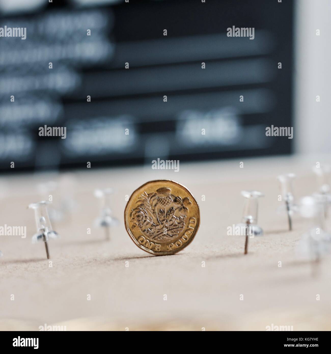 Cinema il concetto di stile di vita. una sterlina monete metalliche. Foto Stock