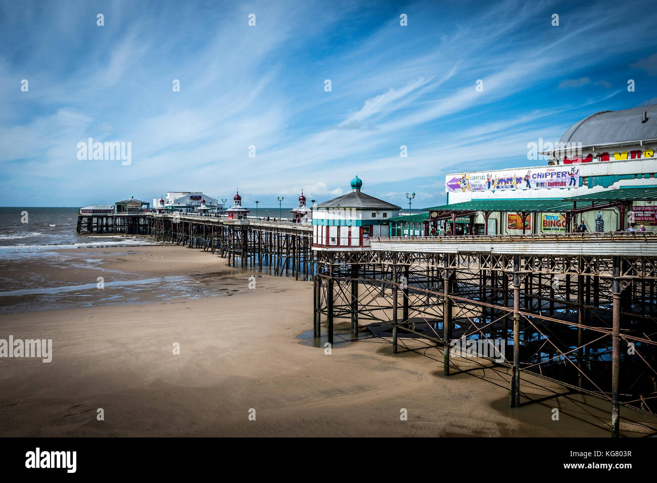 North Pier di Blackpool in una bella giornata di sole. Blackpool è la sola città nel Regno Unito ad avere 3 pontili Foto Stock