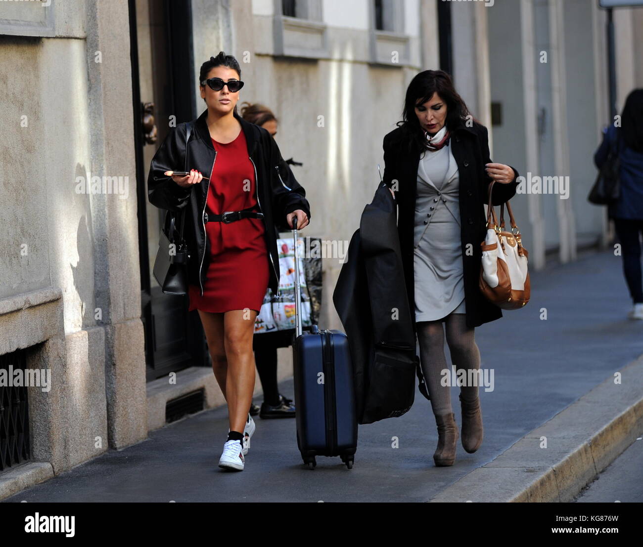 Milano Giulia Salemi E La Mamma Di Ritorno Da Giulia Salemi Stazione E Madre Fariba Tehrani Sorpreso Nel Centro Di Ritorno Da Un Viaggio In Treno Essi Erano In Via Montenapoleone Dopo