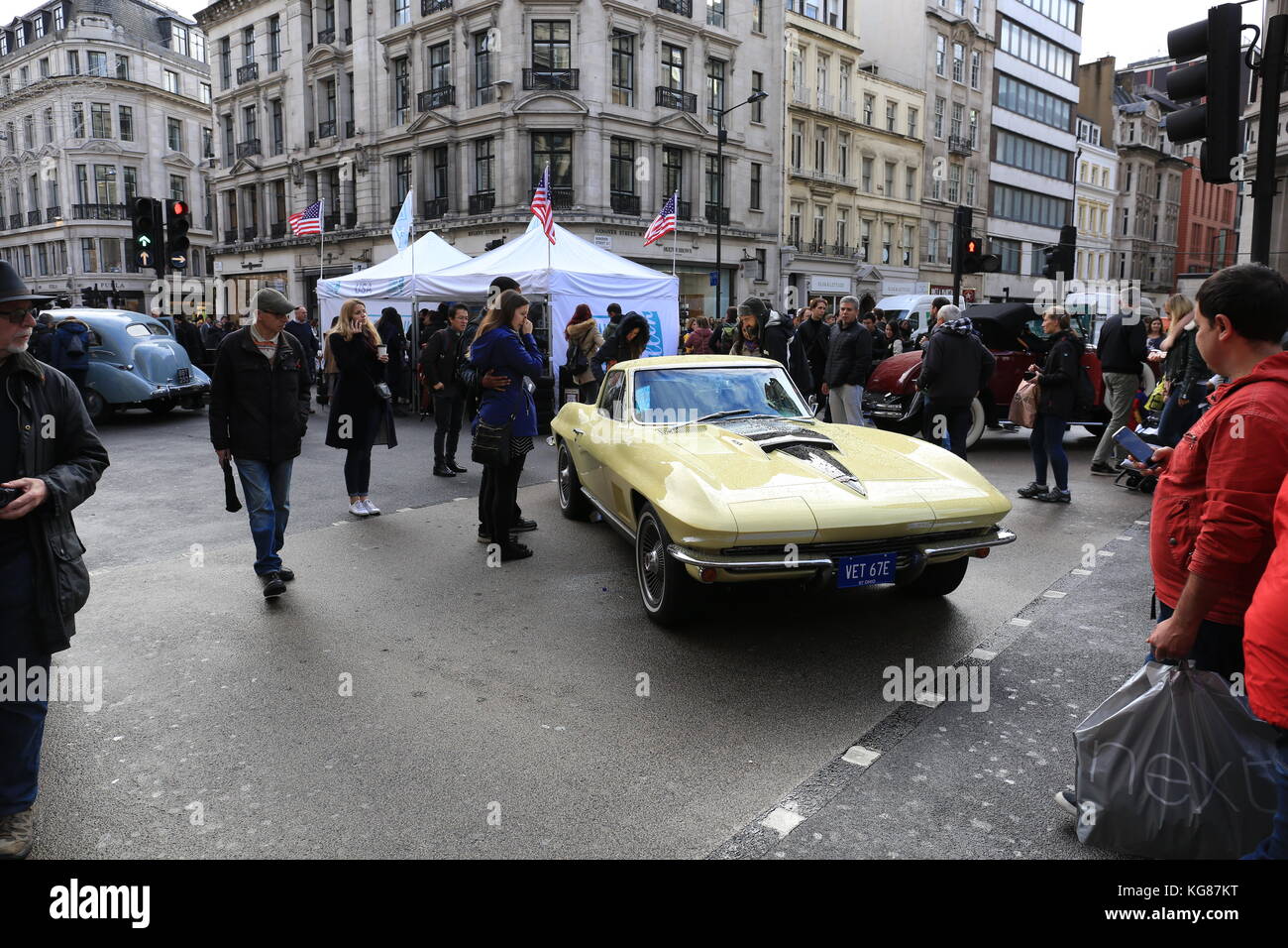 Regent street nel west end di Londra è trasformato nel paese più grande del free-per-view motor show. L'affollata strada commerciale è chiusa al traffico e la strada pieno di auto dal passato, il presente e il futuro. quasi 200 veicoli sono sul display, compresi quelli dai giorni del carrello horseless attraverso al classico anni, accanto a batteria auto del futuro. Foto Stock