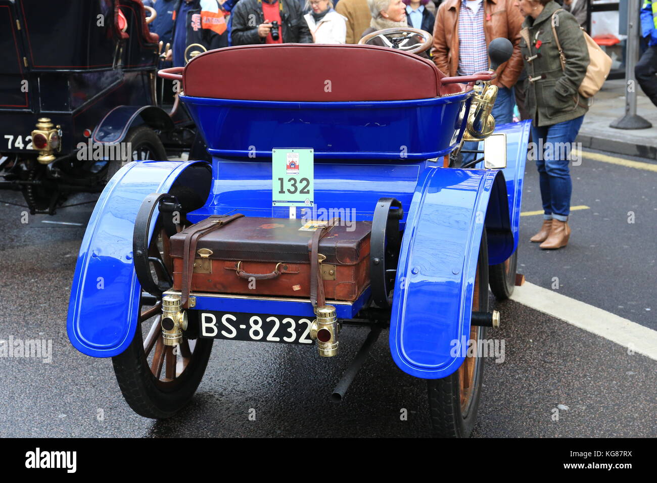 Regent street nel west end di Londra è trasformato nel paese più grande del free-per-view motor show. L'affollata strada commerciale è chiusa al traffico e la strada pieno di auto dal passato, il presente e il futuro. quasi 200 veicoli sono sul display, compresi quelli dai giorni del carrello horseless attraverso al classico anni, accanto a batteria auto del futuro. Foto Stock