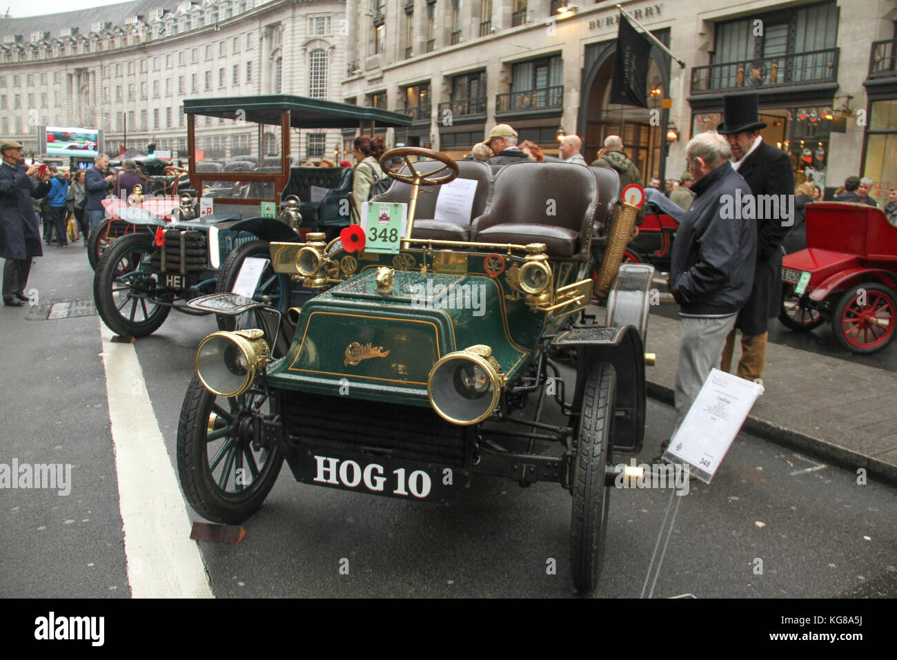 Londra, Regno Unito. 4 Novembre, 2017. Regent Street è pedonale da Piccadilly Circus a Oxford Circus annuale di Regent Street Motor Show con qualche veterano card, le automobili elettriche nonché formale sulle vetture di novembre 4 2017. Credito: David Mbiyu/Alamy Live News Foto Stock