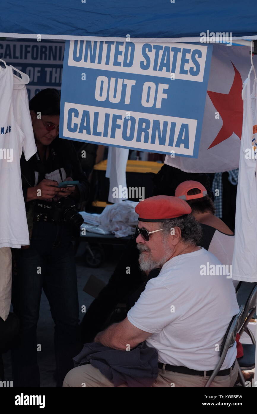 Anti e pro-trump manifestanti face off nel centro cittadino di L.A. rally credito: Eduardo salazar/alamy live news Foto Stock