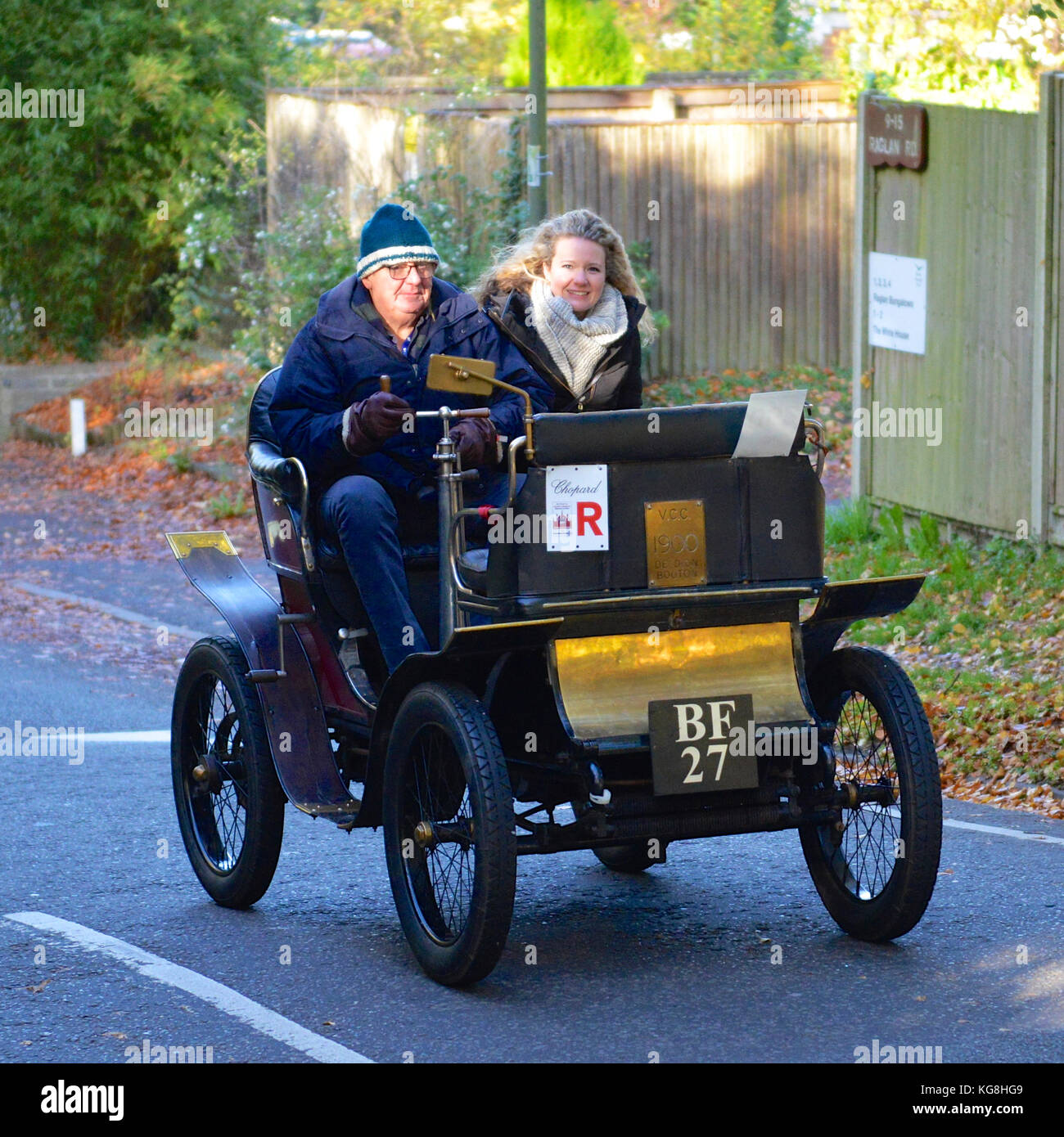 Reigate, Regno Unito. 05 Nov, 2017. Raglan Road, Reigate, Surrey. Domenica 5 novembre. 1020h. La Bonhams Londra a Brighton Veteran Car Run 2017 avviene sul percorso rivisto attraverso Reigate in Surrey. Credito: Lindsay Constable/Alamy Live News Foto Stock