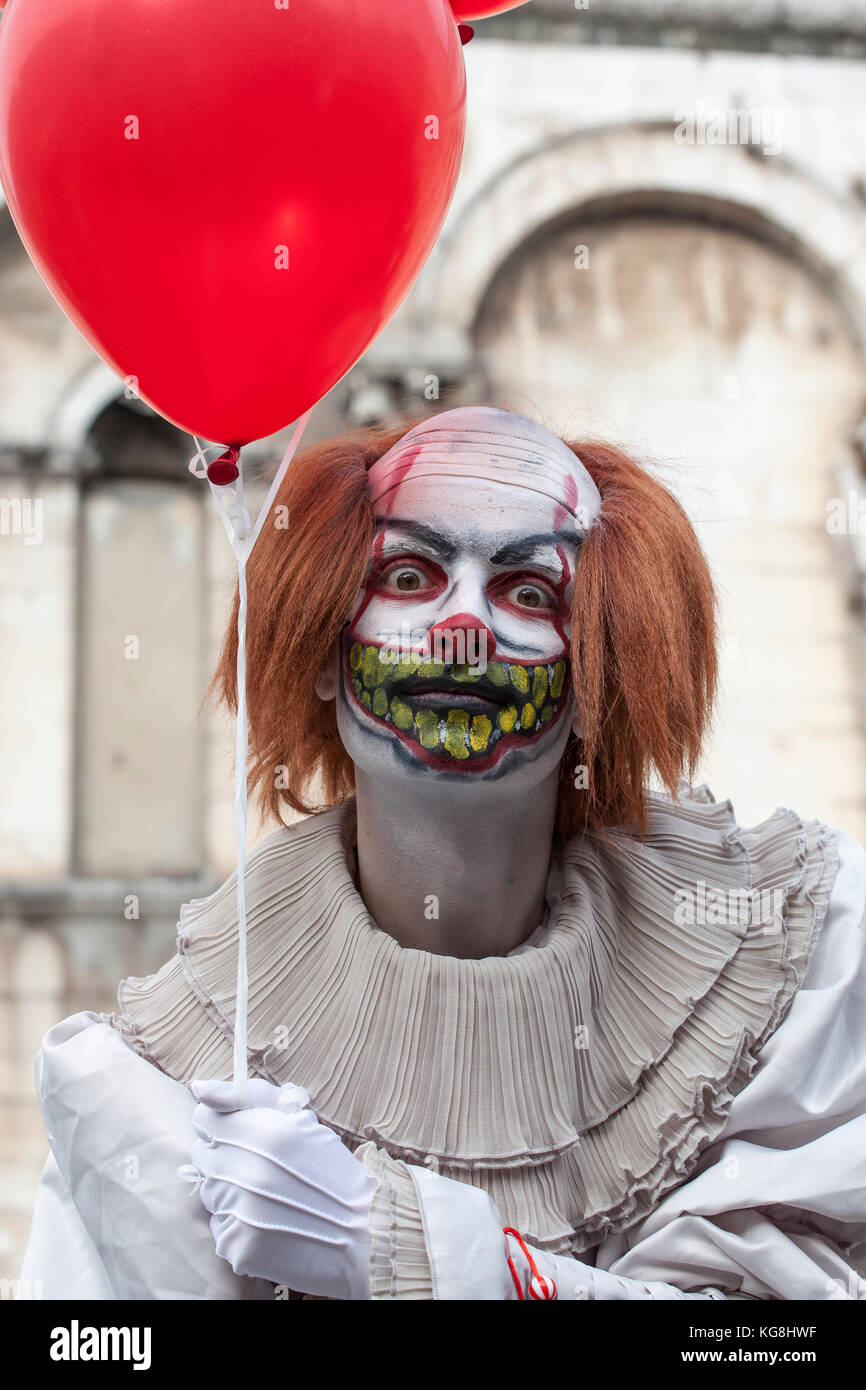 Lucca, ITALIA. 4 novembre 2017. Cosplayer ha vestito i fumetti e i giochi di Lucca 2017. Lucca Comics è l'evento più importante dedicato al fumetto e ai giochi in Italia. Crediti: Camilla66/Alamy Live News Foto Stock