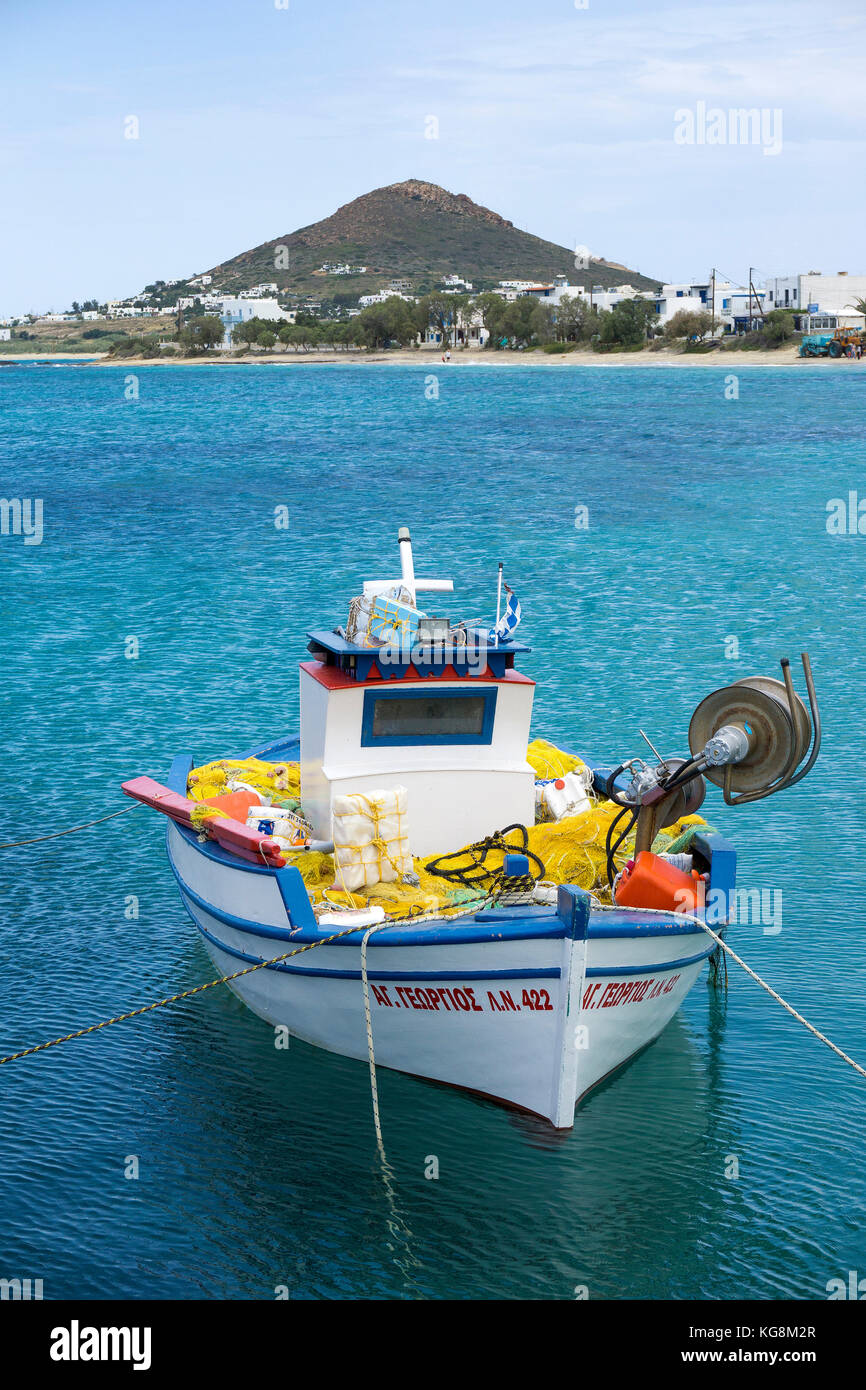 Barca da pesca presso la baia di Agia Anna, isola di Naxos, Cicladi, Egeo, Grecia Foto Stock