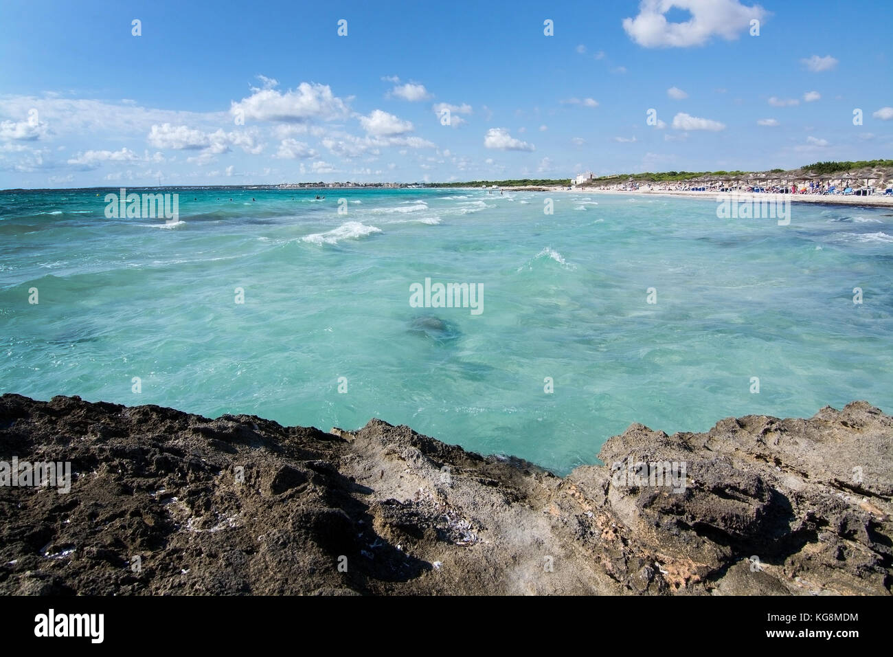 Es Trenc, Maiorca, isole Baleari, Spagna - 6 ottobre 2017: Spiaggia Es Trenc in una giornata di sole il 6 ottobre 2017 in Es Trenc, Maiorca, isole Baleari Foto Stock