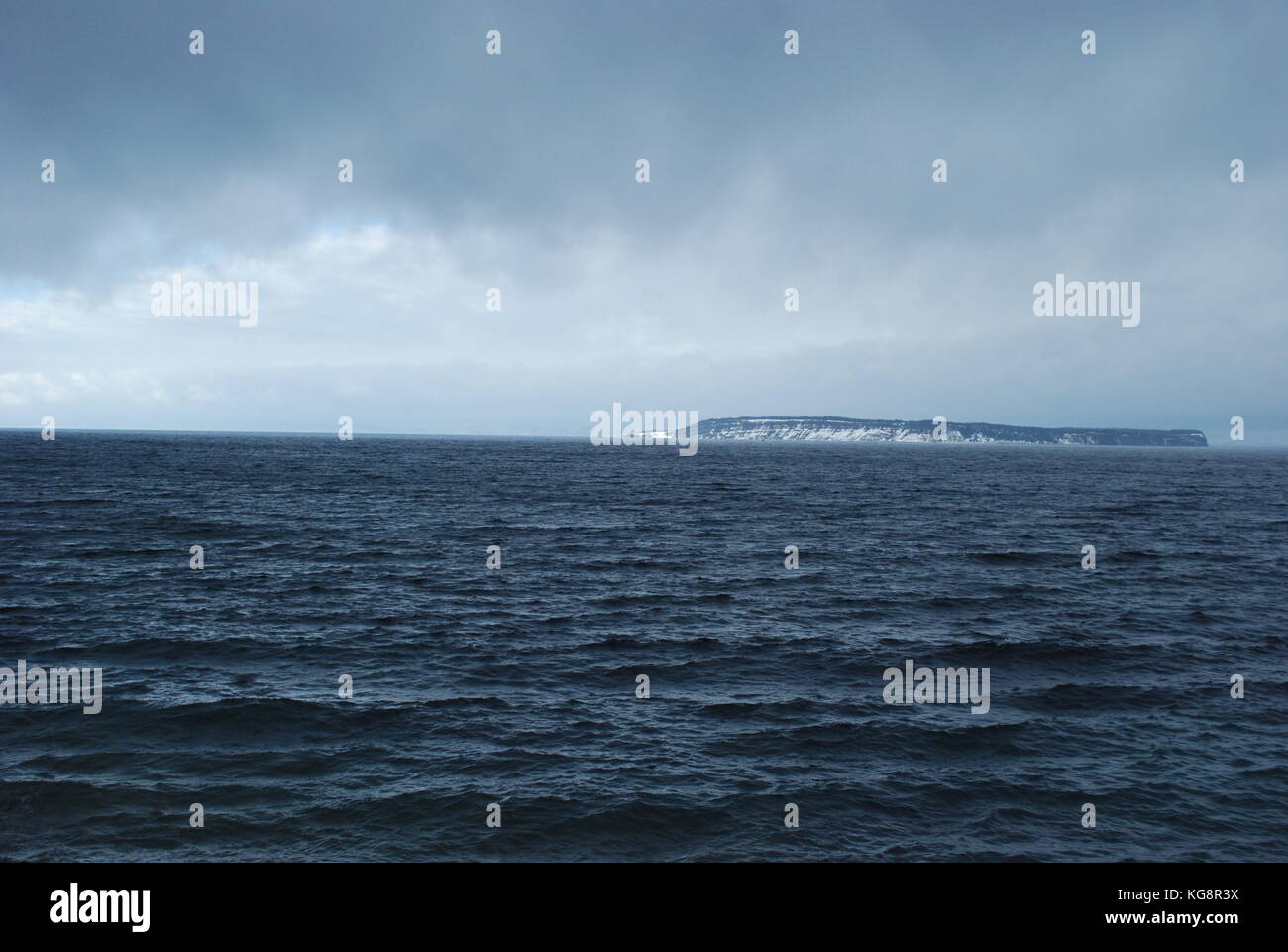 Guardando attraverso il concepimento Bay a Kelly's Island, sotto raccolta nubi, concezione baia a sud, Terranova Foto Stock