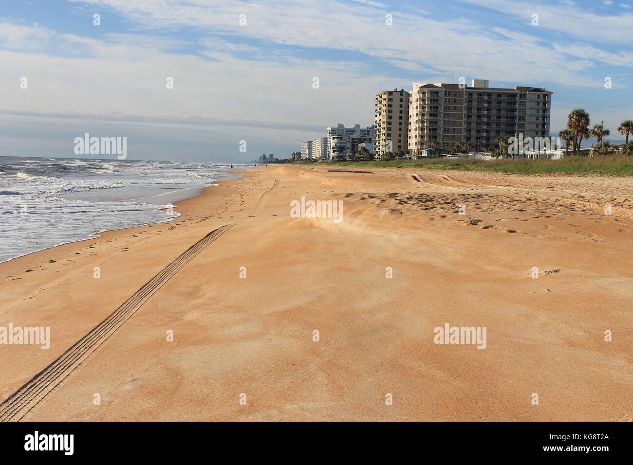 Onde in rotolamento sulla spiaggia, Ormond Beach, Florida, Stati Uniti d'America Foto Stock