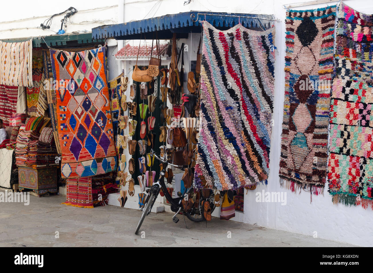 Visualizzate tappeti e moquette in asilah la medina, Marocco Foto Stock