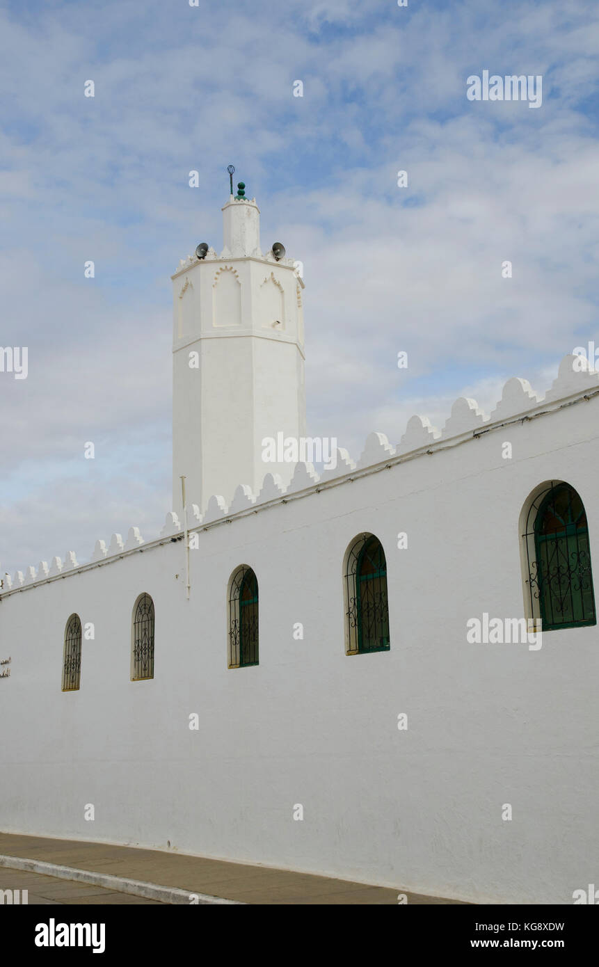 Grande moschea in asilah la medina, nord del Marocco Foto Stock