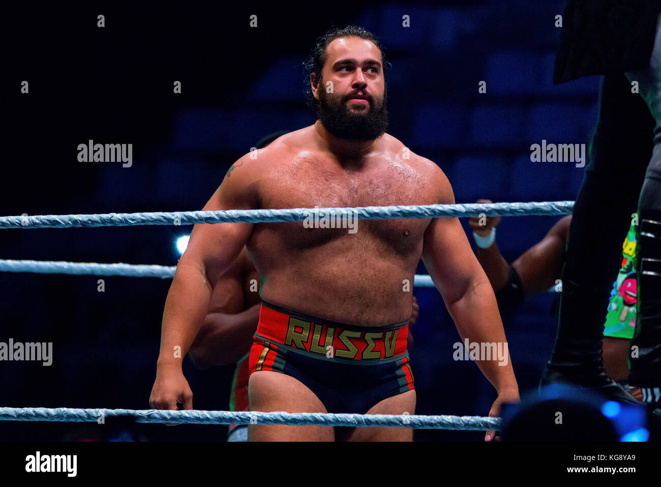 Barcellona - Nov 4: Rusev (wrestler) in azione a WWE dal vivo presso il Palau Sant Jordi il 4 novembre 2017 a Barcellona, Spagna. Foto Stock
