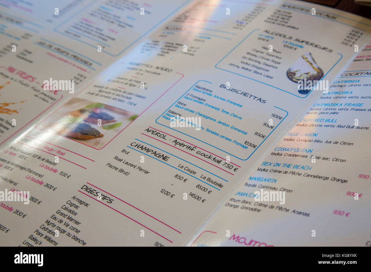 Primo piano di un menu in Corsica città di Bonafacio Foto Stock