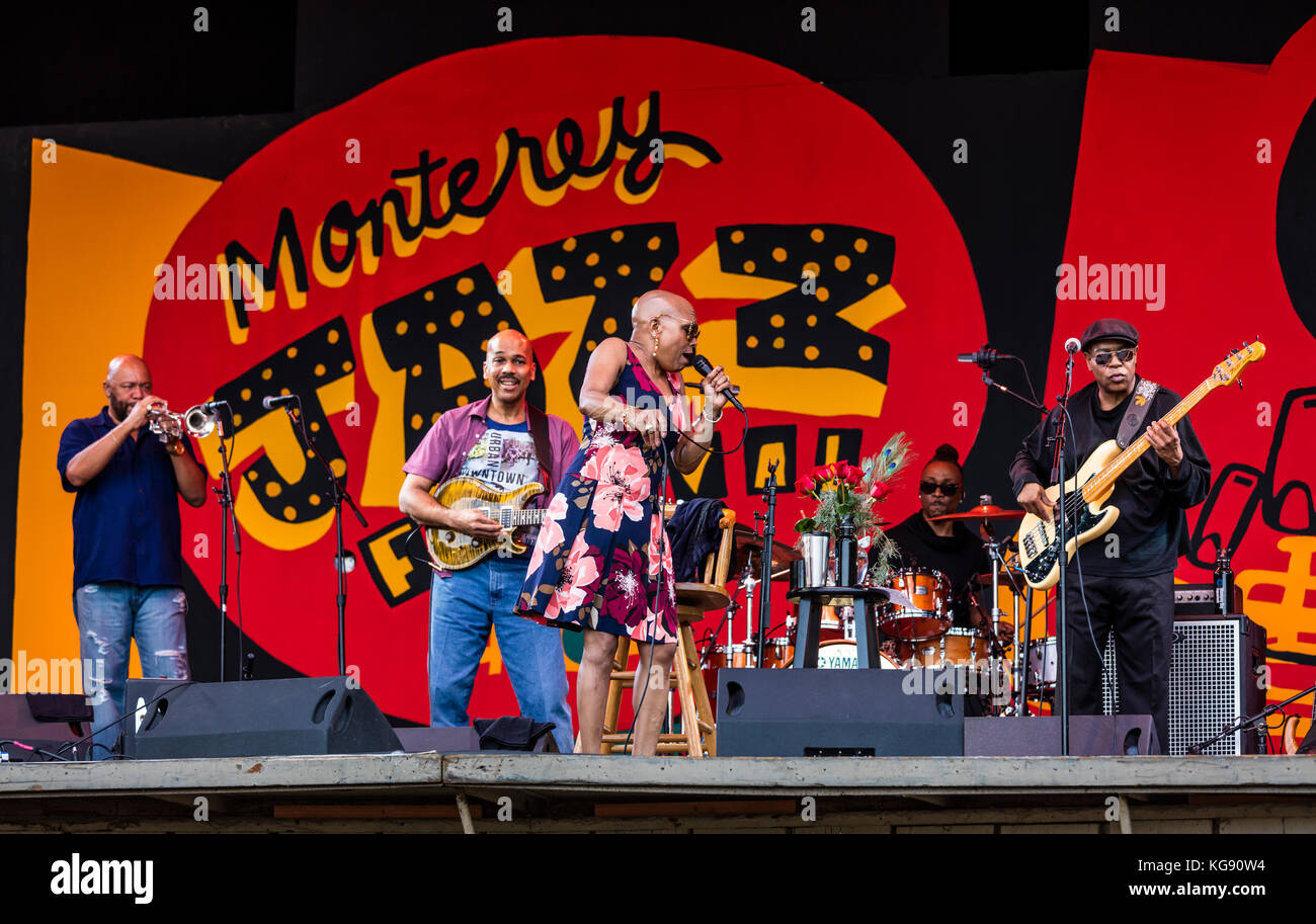 Dee Dee Bridgewater canta con la sua nuova band memphis - monterey jazz festival, California Foto Stock