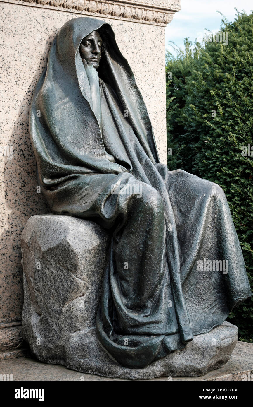L'Adams Memorial, scultura in bronzo, artista americano Augustus Saint-Gaudens, al Rock Creek Cemetery in Washington, DC, Stati Uniti d'America, STATI UNITI D'AMERICA Foto Stock