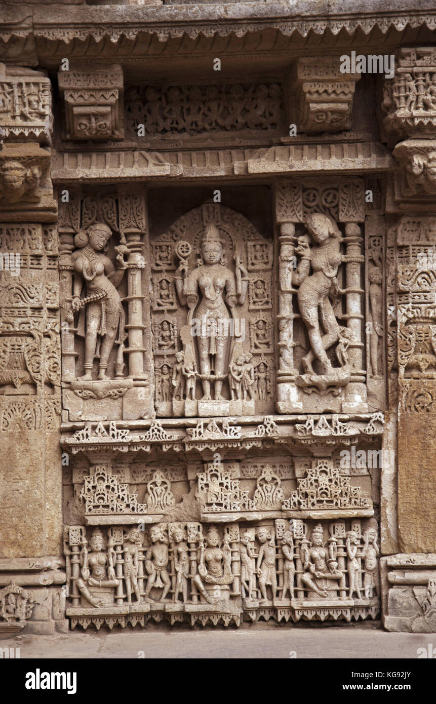 Parvati la penitenza, parete interna di Rani ki vav, un complicato stepwell costruito sulle rive del fiume Saraswati. Patan, Gujarat, India. Foto Stock