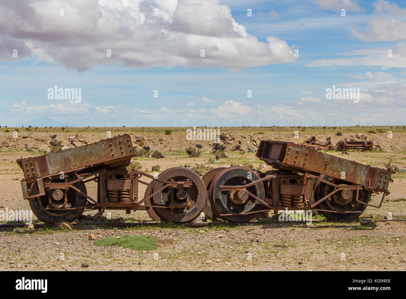 Vecchia ruggine rotto macchine ferroviarie nel deserto, uyuni, Bolivia Foto Stock