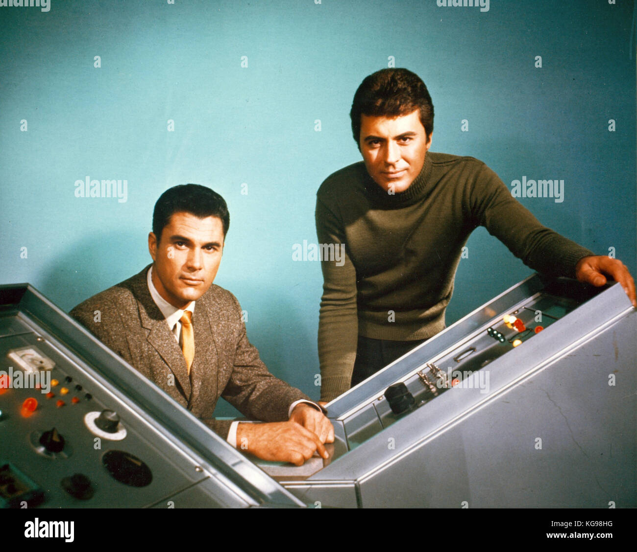 IL TUNNEL DEL TEMPO 1966/67 ABC serie TV con James Darren a destra e Robert Colbert Foto Stock