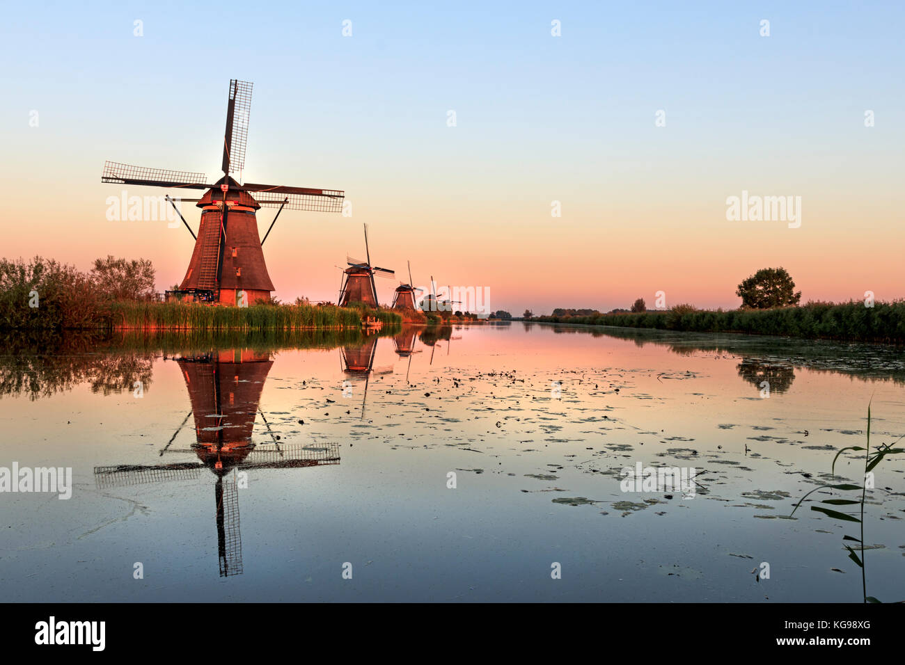 Mulini a vento storico, sito patrimonio mondiale dell'unesco, kinderdijk, sud dei Paesi Bassi, Netherland, europa Foto Stock