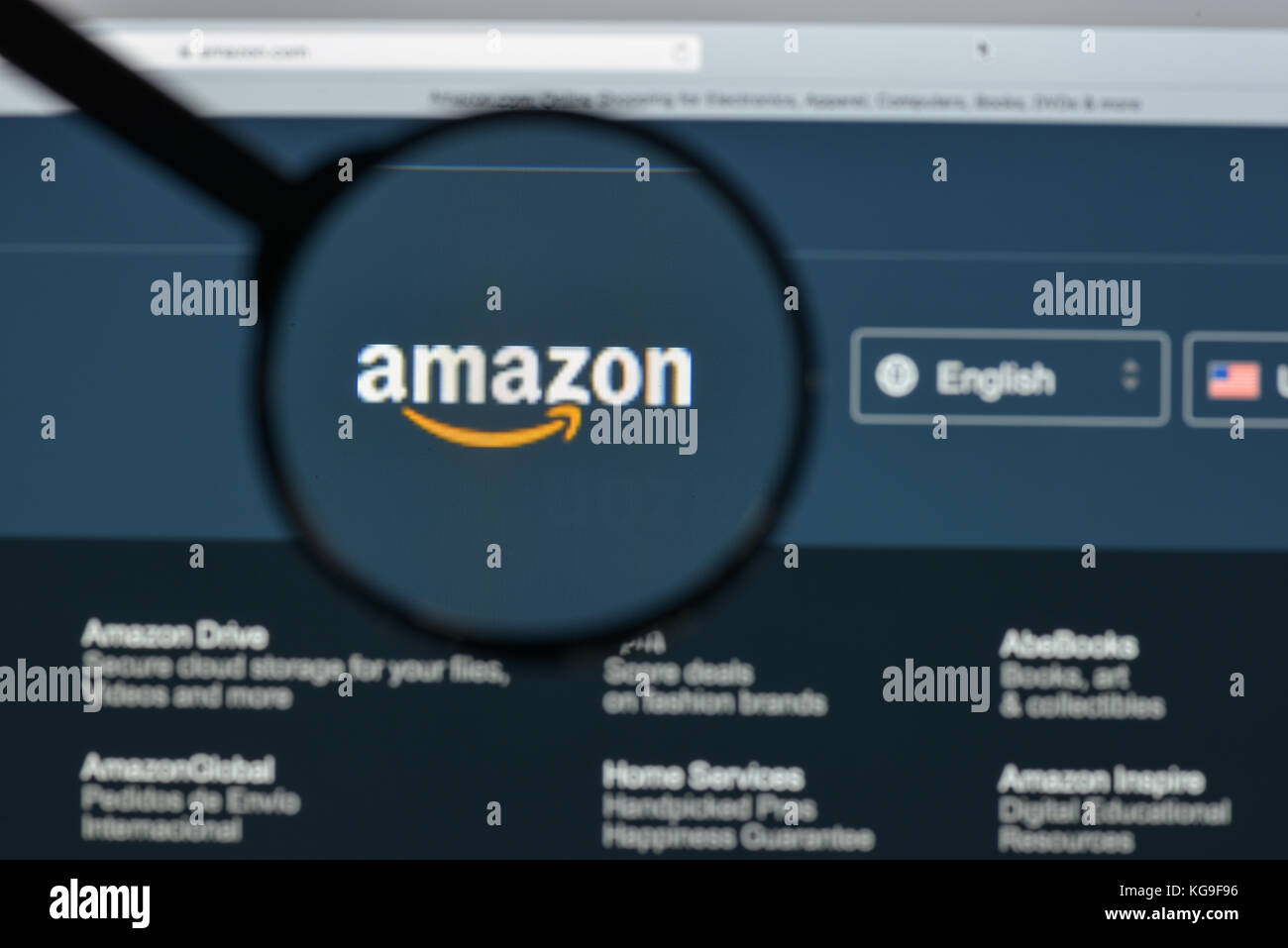 Milano, Italia - 10 agosto 2017: Amazon website homepage. È un americano di commercio elettronico e di cloud computing aziendale. Amazon.com logo visibile. Foto Stock