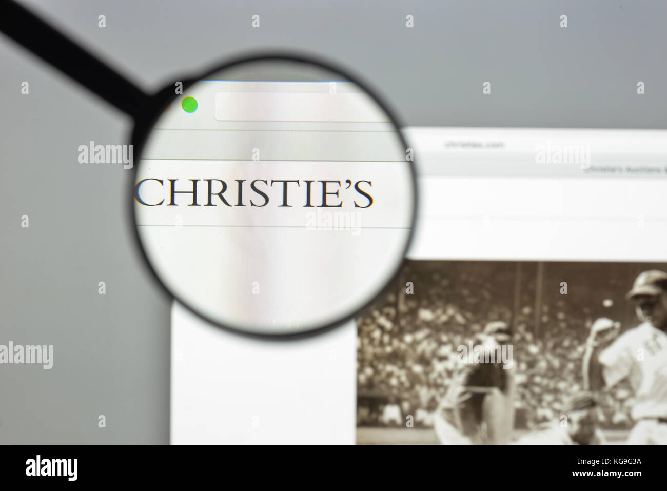 Milano, Italia - 10 agosto 2017: christies.com website homepage. Esso è un cittadino britannico di casa d aste Christies. logo visibile. Foto Stock