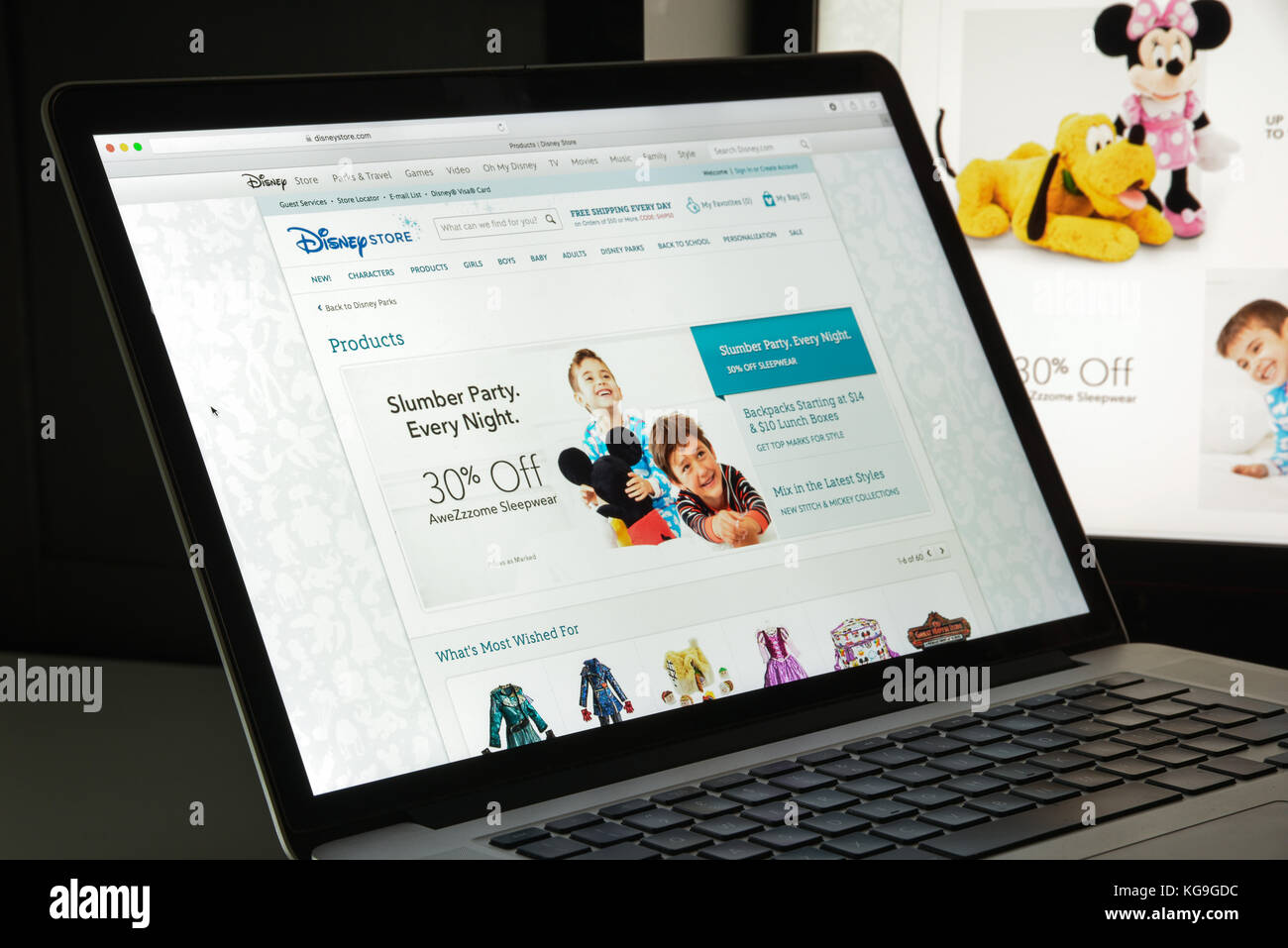 Milano, Italia - 10 agosto 2017: disneystore.com website homepage. è un americano multinazionale diversificata mass media e intrattenimento conglomerat Foto Stock