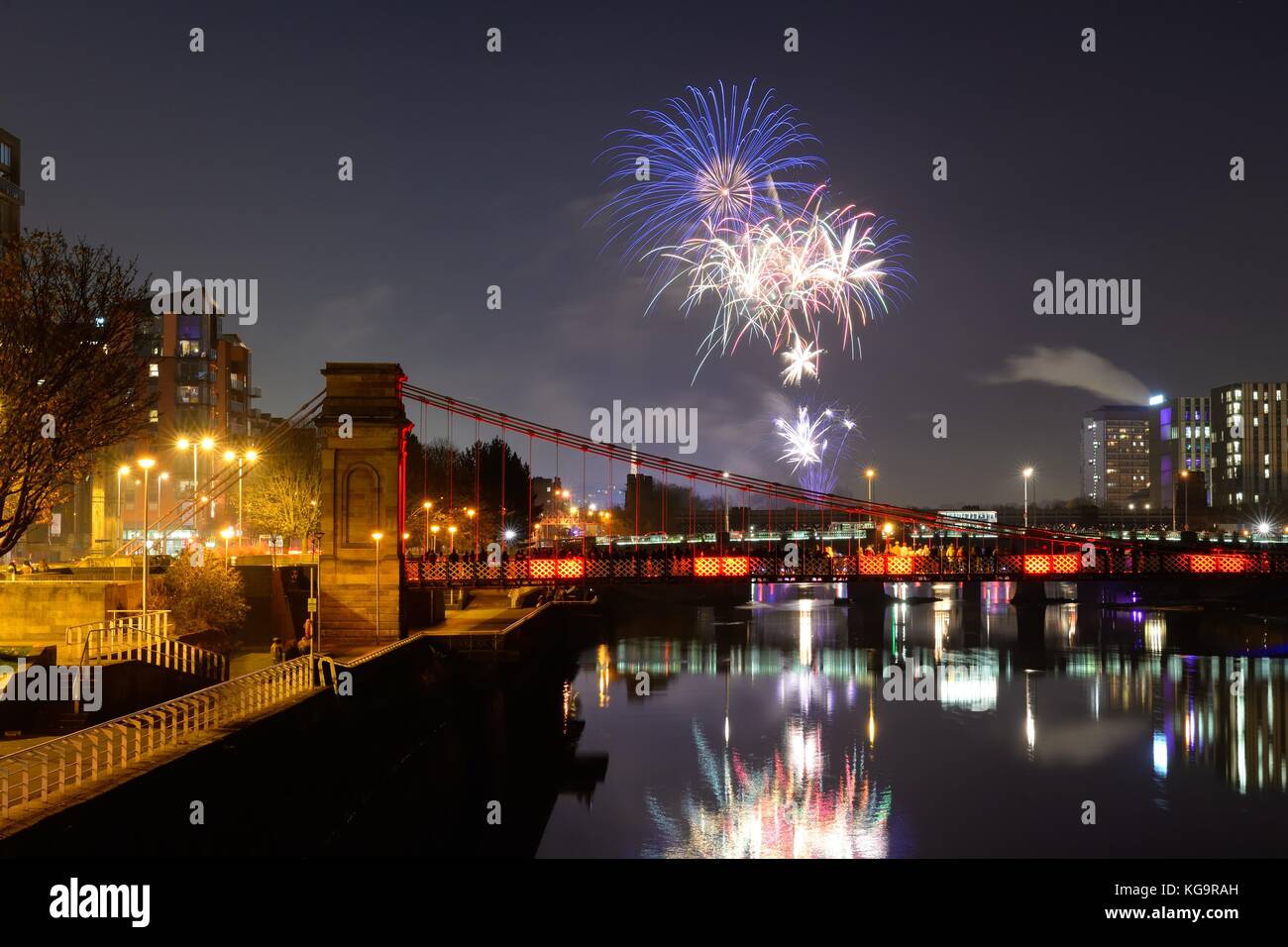 Glasgow, Regno Unito. 5 Novembre, 2017. Regno Unito. Glasgow celebra "Guy Fawkes' notte con una visualizzazione organizzata di fuochi d'artificio su Glasgow Green sulle rive del fiume Clyde in Scozia Foto Stock