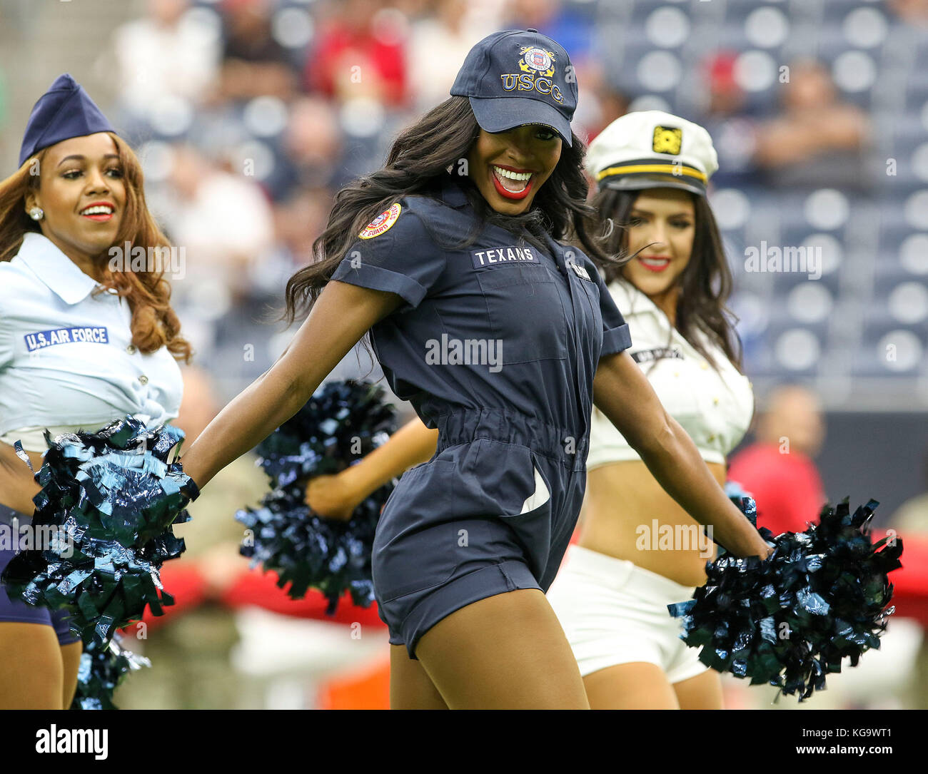 Houston, TX, Stati Uniti d'America. 5 Novembre, 2017. A Houston Texans cheerleader durante il gioco di NFL tra gli Indianapolis Colts e Houston Texans al NRG Stadium di Houston, TX. John Glaser/CSM/Alamy Live News Foto Stock