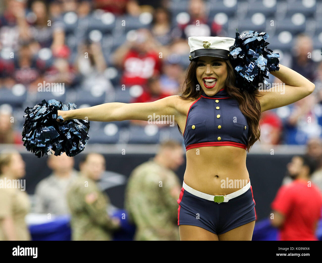 Houston, TX, Stati Uniti d'America. 5 Novembre, 2017. A Houston Texans cheerleader durante il gioco di NFL tra gli Indianapolis Colts e Houston Texans al NRG Stadium di Houston, TX. John Glaser/CSM/Alamy Live News Foto Stock